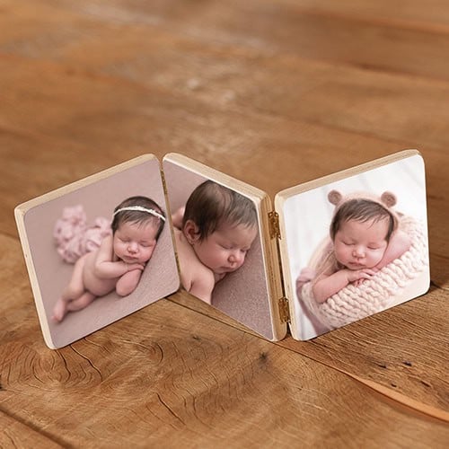 Fotos de bebê em porta-retrato personalizado, decoração delicada e memorável para lembranças especiais.
